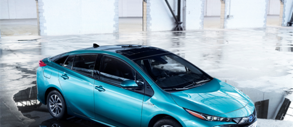 Toyota Prius Plug-in Hybrid keväällä Suomeen