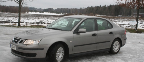 Vertailussa Saab 9-3:n viistoperä vastaan 9-3 Sport Sedan