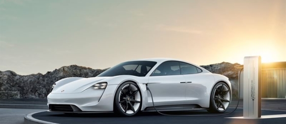 Taycan – Porschen ensimmäinen sähkökäyttöinen urheiluauto