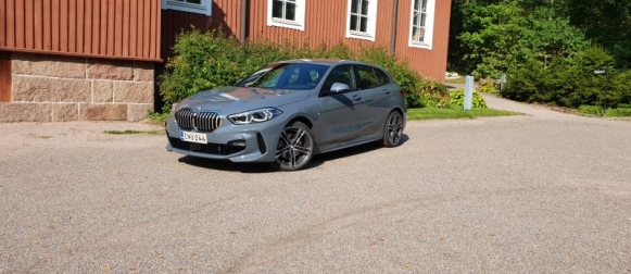 Koeajovideo BMW 118i – Uusin etuvetoinen Bemari