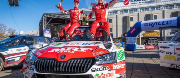 Kaasujalka autoiluohjelma kausi 10 jakso 9 – Lähikuvassa maailmanmestari Lindholm