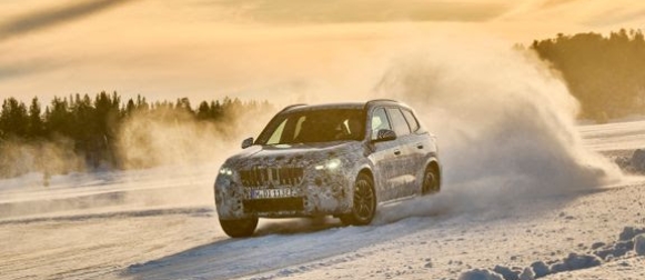 BMW iX1-malli viimeisissä talvitesteissä