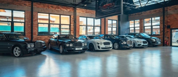 Bentleyn oma autotalli on täynnä autohistorian aarteita