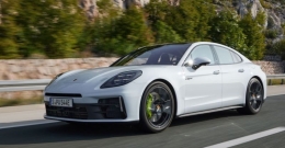 Porsche Panamera -mallistoon kaksi uutta ladattavaa hybridiä