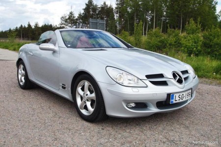 Tällä pelillä tekee naapurin kateelliseksi uuden Auriksen lähtöhinnalla. Ikää kuvan Mercedes-Benz SLK 200 Kompressorilla on toki 11 vuotta, mutta eipä ole autolla ajettu enempää kuin 65 000 km. Tosin SLK on vain kaksipaikkainen. Vuosimallin 2004 SLK oli myynnissä 21 490 eurolla Ideal Autossa Karjaalla.