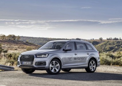 Uusi Audi Q7 e-tron ei ole vielä myynnissä. Tekniset tiedot ovat alustavia. Mallilla ei ole vielä tyyppihyväksyntää. 