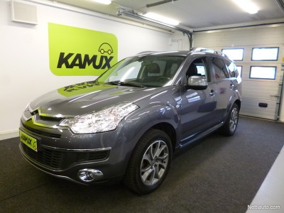 Citroen C-Crosser 4x4 HDi 156 Elegance Vision 2,2 –litraisella dieselmoottorilla tarjoaa varmasti mukavat kyydit. Ja kun ranskalaisen katumaasturin myynti ei ”räjäytä” pankkia uutenakaan, ei ihme, että Joensuun Kamux pyytää tästä vain 86 000 kilometriä ajetusta vuosimallin 2010 Sitikan kookkaasta katumaasturista kohtuulliset 19 400 euroa, vaikka mittarilukema on vasta 86 000 km.