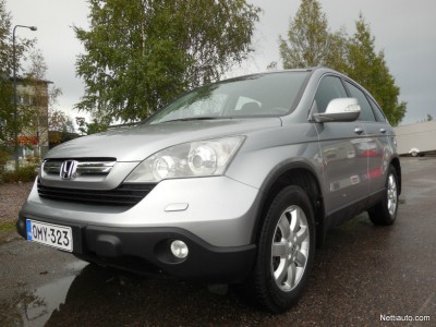 Honda CR-V on yhtä nelivetoisten perhemaastureiden hitti, myös bensamoottorila. Tämä siistiksi mainostettu ja vain 104 000 kilometriä ajettu, 2,0i Executive AT 4WD Business vuosimallia 2007 oli myynnissä Tuusulassa Hyrylän Autotalossa 18 900 eurolla.