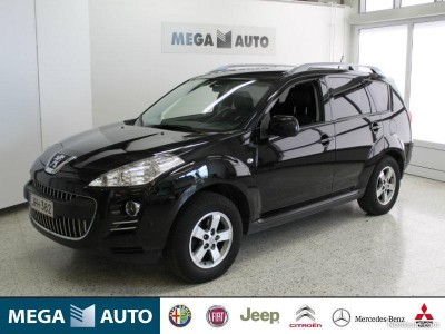Peugeot 4007 premium 2.2 HDI 156 FAP on jokseenkin sama auto kuin Citroen C-Crosser. Ja hintatasokin ajomäärään nähden noudattelee samaa linjaa. Tästä 116 000 kilometriä ajetusta Peugeotin nelivetomaasturista Mega-Auto Lahdessa pyytää 18 800 euroa.