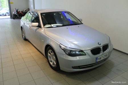 BMW:n 5-sarja on premiumluokan käytettyjen bensasedaneiden ykkönen. Kuvan 141 000 kilometriä ajettu BMW 523 i Business A oli vuosimallia 2008 ja myynnissä PP-autossa Lohjalla, hintapyyntö oli 19 890 euroa.