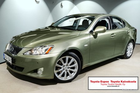 Lexus IS 250 A on hyvännäköinen auto ja tiettävästi Lexus on saman valmistajan huokeamman merkin, Toyotan, tavoin luotettava ja myös kohtuuhintainen huollettava. Silti siitä ei ole tullut hittiä BMW:n ja Audin tavoin. Kuvan Lexus IS on vuosimallia 2008 ja sillä on ajettu vain 140 000 kilometriä. 2,5-litraisesta bensamoottorista eivät ainakaan tehot lopu kesken. Toyota Kaivoksela myi tätä Lexusta 18 900 eurolla.