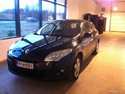 Ranskalainen Renault Megane lähtee ”maanmiestään” Citroen C:ääkin halvemmalla. Ylöjärvellä Hämeen Vaihtarit Oy myy kuvan Hatchback 1,6 16V 110 hv:tä 7 990 eurolla, vaikka mittarilukema on 54 000 kilometriä. 