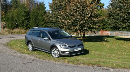 volkswagen golf altrack 1