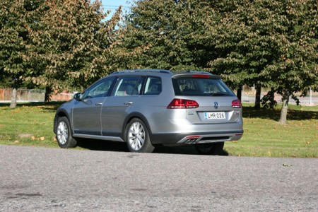 volkswagen golf altrack