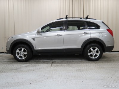 Chevrolet Captiva LS 2,4 M/T AWD on ehkä tämän joukon näyttävin peli. Autokeskus Airport Vantaalla pyytää kuvan 140 000 kilometriä ajetusta vuosimallin 2009 Captivasta 12 800 €.