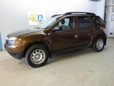 Hau hau hau, koirat haukkuu ja Dacia kulkee. Eikä mainosmies Koivulakaan ole Mikko Leppilammen kaltainen hurmuri. Mutta jäyhään järkimieheen vain 42 000 kilometriä ajettu Dacia Duster 1,6 16V 4x4 Laureate vuosimallia 2010 varmasti puree. Satakunnan Autotalo myi tätä Dusteria 14 900 eurolla. Suhteutettuna uuden vastaavan lähtöhintaan, 20 799 €, pyynti ei kuitenkaan tunnu varsinaisesti vähäiseltä.