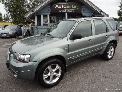 Ford Maverick 3.0i V6 XLT 4WD automaattivaihteilla ja nahkasisustuksella tarjoaa vaivattoman mukhkeaa kyytiä ja 14 299 euron hinta suhteutettuna 82 000 kilometrin mittarilukemaan tuntuu vähintään kohtuulliselta. Tosin, tama auto on vuosimallia 2006 ja jo 10 vuotta vanha, ja luonnollisesti 3—litrainen V6-bensamoottori ei ole talousihme. Hitiksi Maverick ei koskaan noussut, esimerkiksi vuonna 2007 niitä ensirekisteröitiin Suomessa vain 7 kappaletta. Tämä Maverick oli myynnissä Espoon Autosillassa.