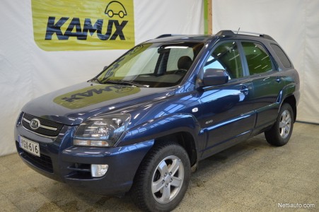KIA Sportage 2,0 EX 4WD Cross vuosimallia 2010 häviää muotoilussa selvästi nyky-Sportagelle. Mutta kun merkki on yhä kovemmassa nosteessa, myös vanhemmille Sportageille riittää ostajia. Tällä Sportagella on ajettu vain 105 000 kilometriä ja Jämsän Kamux pyytää siitä 12 900 €.