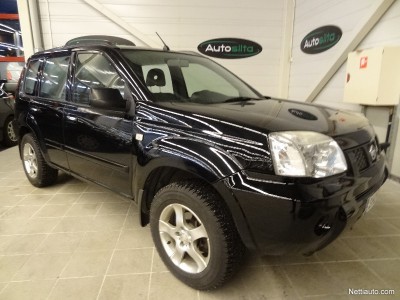 Nissan X-Trail 2.0i 16V 4X4 Columbia vuosimallia 2008 oli myynnissä espoolaisessa Autosillassa 14 299 eurolla. Nissan oli vain vuotta aiemmin uudistunut täydellisesti, joten juuri tätä autoa ei voi pitää vielä ”museona”. 2-litraisesta bensamoottorista löytyy puhtia 140 hevosvoimaa. Mittarilukema oli kohtuullinen, 164 000 kilometriä.