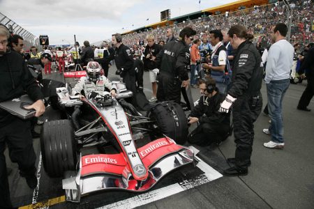 Formel 1, Grand Prix Australien 2006, Melbourne, 02.04.2006 Startaufstellung Kimi Raikkonen, McLaren-Mercedes MP4-21 McLaren-Team