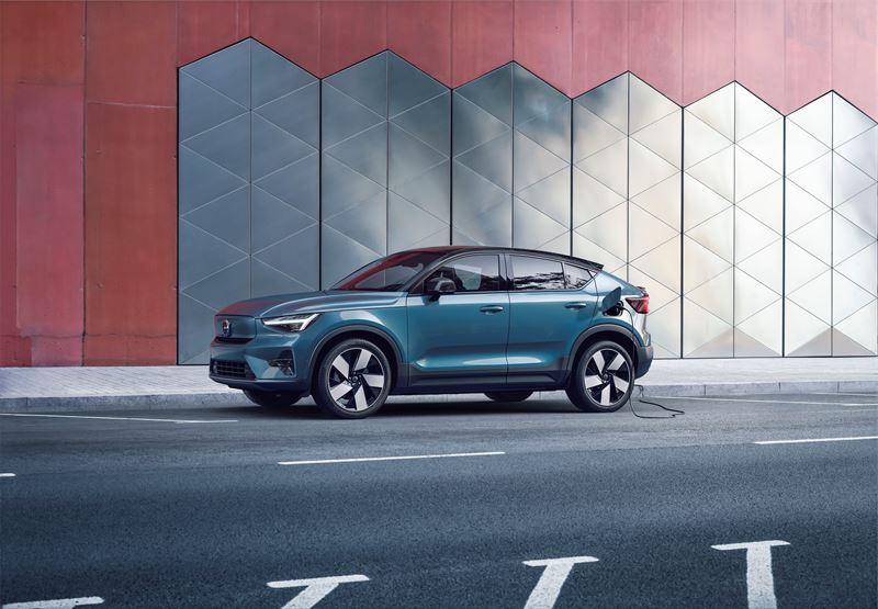 Volvo aloittaa C40 Recharge -täyssähköauton myynnin - KaasujalkaKaasujalka
