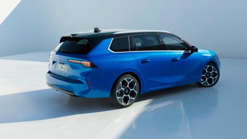 Opel Astra Sports Tourer hinta alkaen reilut 30 000 euroa