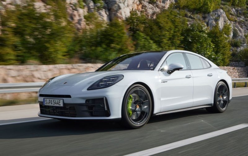 Porsche Panamera -mallistoon kaksi uutta ladattavaa hybridiä
