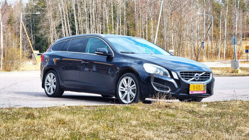 Volvo V60 D4 vm. 2013 – Huoltoinsinöörin työjuhta